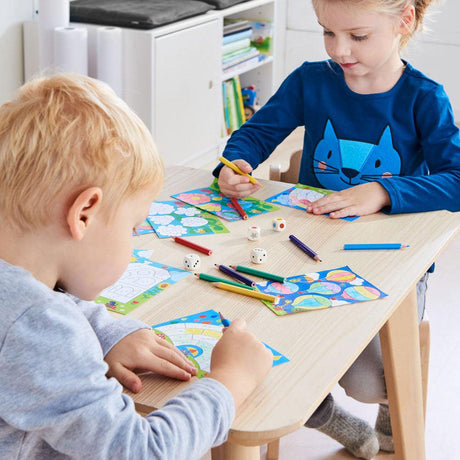 Kreatywna gra Haba Buntikus dla dzieci: kolorowanki, rzucanie kostkami, przywracanie kolorów kwiatom, balonom i tęczom.