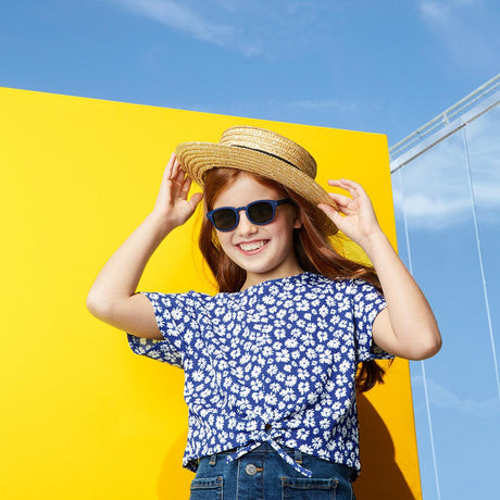 Okulary przeciwsłoneczne dla dzieci Izipizi Sun Junior 5-10 lat, bezpieczne, elastyczne i stylowe z 100% ochroną UV.