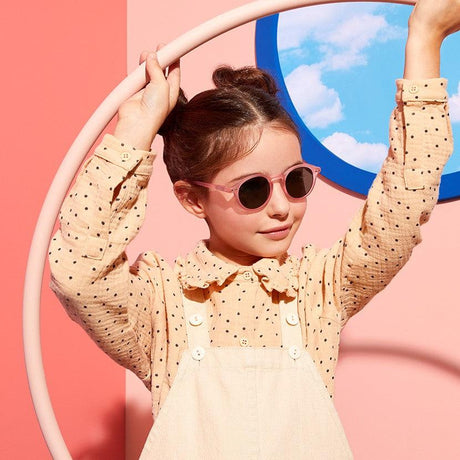 Stylowe Izipizi okulary przeciwsłoneczne dla dzieci, elastyczne oprawki, 100% ochrona UV, modny design z Paryża.