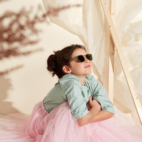 Stylowe okulary przeciwsłoneczne dla dzieci Izipizi E Sun Junior, 5-10 lat, elastyczne oprawki, 100% ochrona UV.