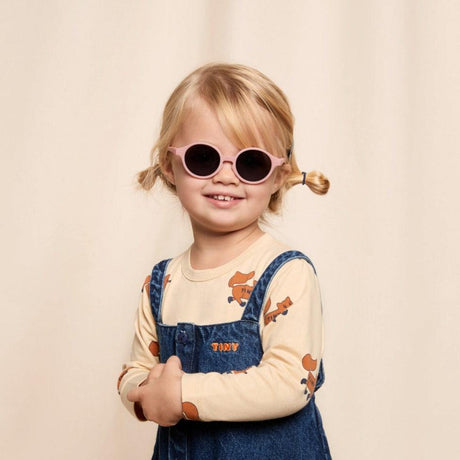 Okulary przeciwsłoneczne Izipizi Sun Kids 9M-3 lata, stylowe i bezpieczne z polaryzowanymi soczewkami, idealne dla dzieci.