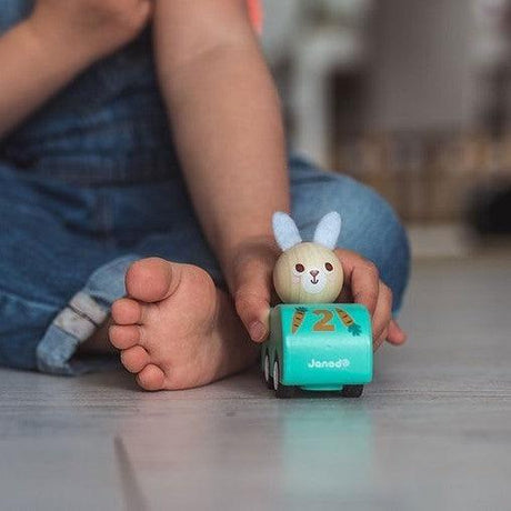 Janod: drewniany samochodzik z napędem - Noski Noski