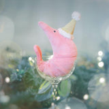 Jellycat: przytulanka krewetka w czapeczce Celebration Crustacean Shrimp 14 cm - Noski Noski