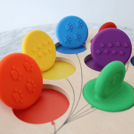 Sorter dla dzieci Jellystone Designs Baloon Shape, bezpieczny silikonowy sorter dla rocznego dziecka, 7 sensorycznych kształtów.