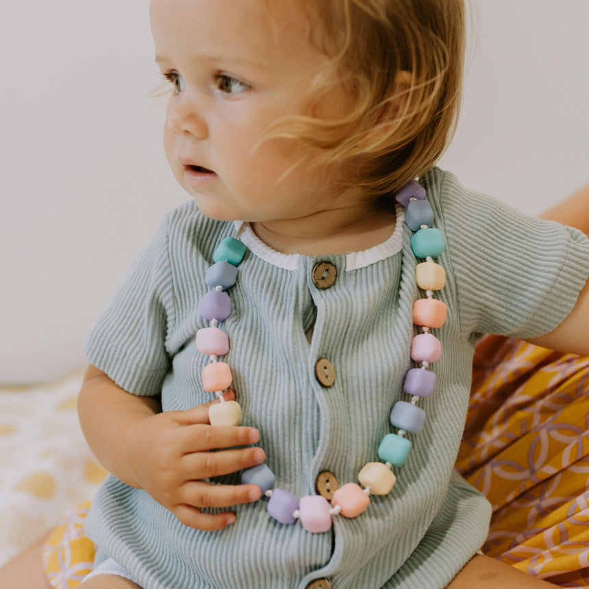 Jellystone Designs: naszyjnik silikonowe korale dla dzieci Princess and the Pea Necklace - Noski Noski