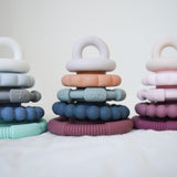 Jellystone Designs: silikonowa wieża Earth Rainbow Stacker - Noski Noski