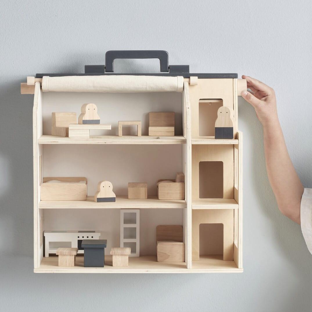 Kid’s Concept: drewniany domek z wyposażeniem Aiden - Noski Noski
