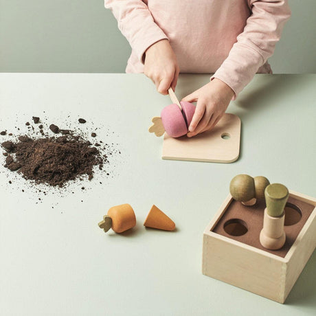 Drewniany sorter dla dzieci Kids Concept Plant Box Bistro warzywa, wspierający rozwój manualny i kreatywność.