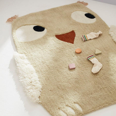 Miękki bawełniany dywan dla dzieci w kształcie sowy od Kids Concept, idealny do zabaw na podłodze.