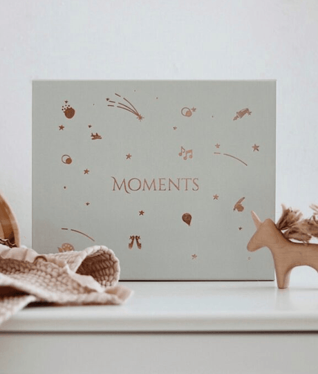 Kidspace: pamiątkowe pudełko Moments Memory Box - Noski Noski