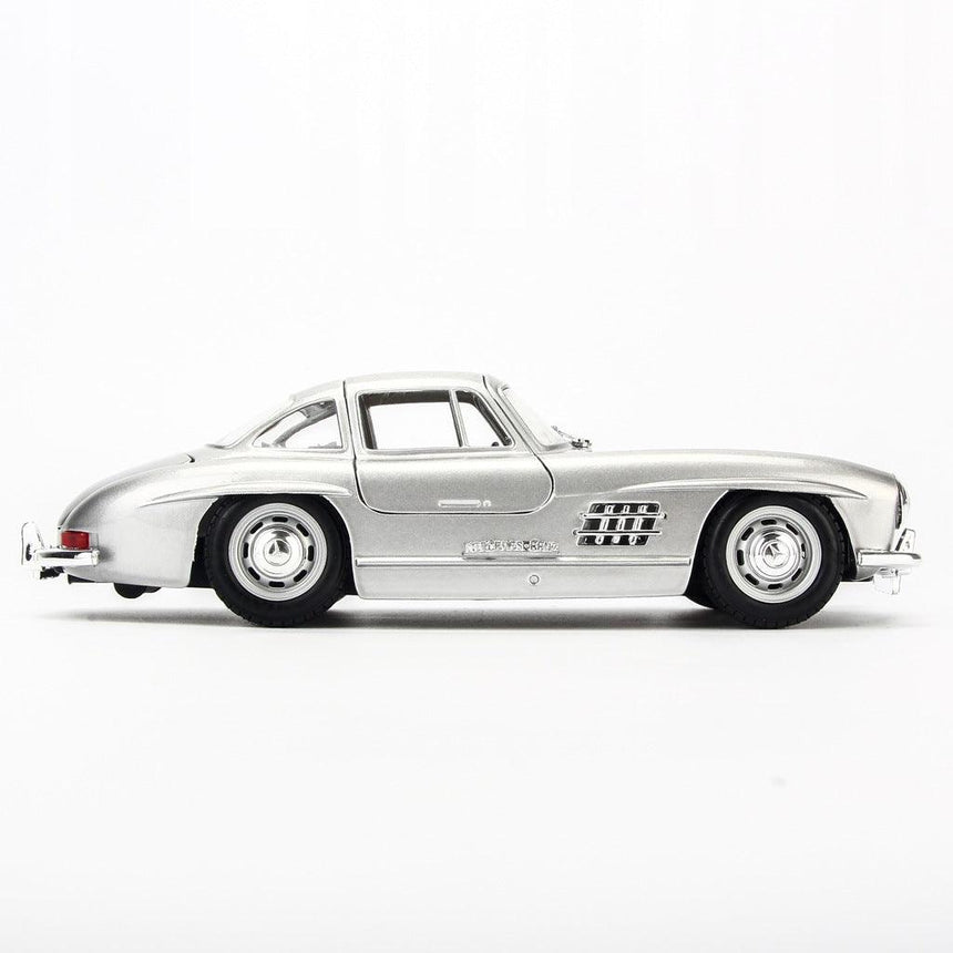 Kinsmart: samochodzik 1954 Mercedes-Benz 300 SL - Noski Noski