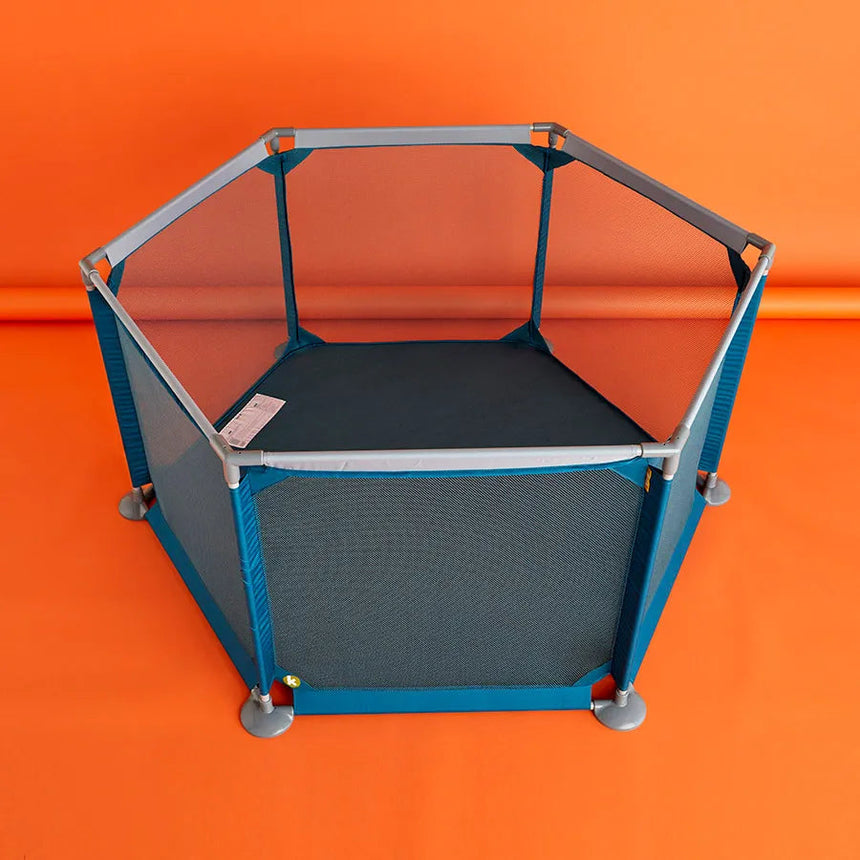 Koo-di: kompaktowy kojec Wriggle Room Playpen - Noski Noski