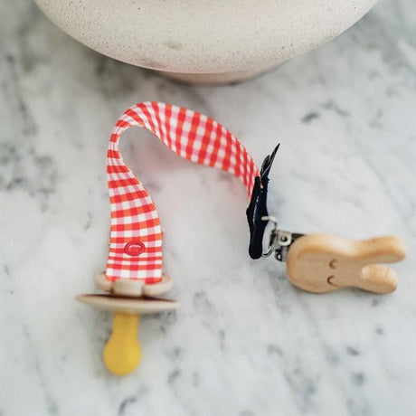 La Millou: zawieszka na smoczek Woody Bunny by Lara Gessler - Noski Noski