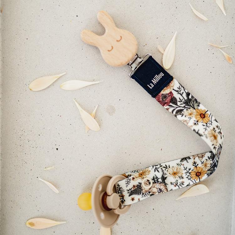 La Millou: zawieszka na smoczek Woody Bunny - Noski Noski