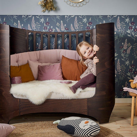 Materac do łóżeczka dziecięcy Leander Classic, owalny, zapewnia komfortowy i zdrowy sen, wykonany z wysokiej jakości materiałów.