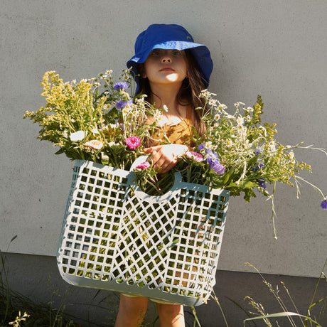 Koszyk plażowy Liewood Bloom Basket, styl retro, pastelowe kolory, pojemny, wysokiej jakości torba na letnie akcesoria.