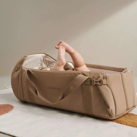 Nosidełko dla dziecka Liewood Amber Baby Lift, wygodne, bezpieczne, oddychające boki, twarde dno, funkcja maty do przewijania.