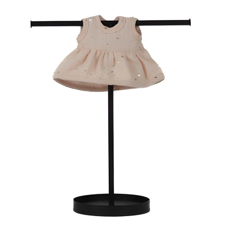 Elegancka sukienka dla lalek Miniland 21 cm z muślinu bawełnianego z napami, ozdobiona złotymi kropeczkami.