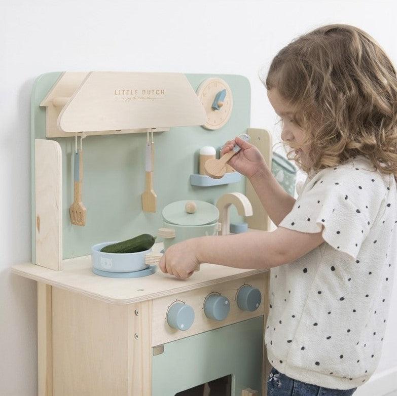 Little Dutch: drewniana kuchnia Toy Kitchen - Noski Noski