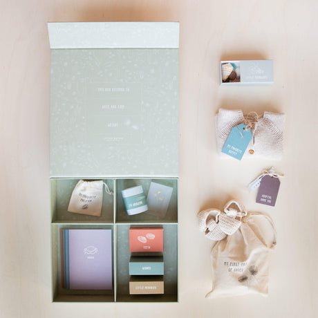 Duże pudełko na prezent Little Dutch Memory Box na pamiątki, idealne do przechowywania cennych wspomnień maluszka.