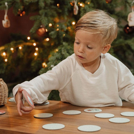Świąteczna gra Memory Little Dutch X-mas z 40 okrągłymi żetonami, rozwijająca pamięć i spostrzegawczość dzieci.