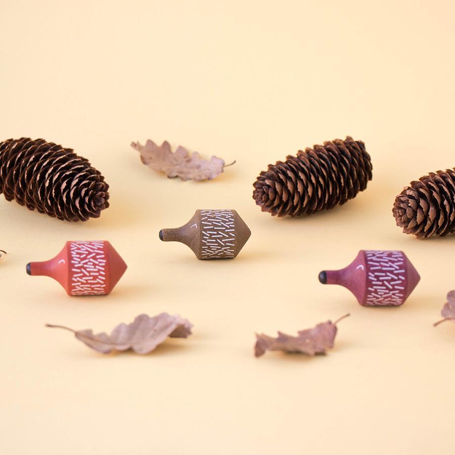 Londji: mini drewniany bączek jeżyk Hedgehog Top - Noski Noski