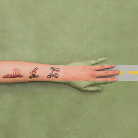 Tatuaże dla dzieci Londji Wyścig – zestaw 10 retro zmywalnych tatuaży, świetna zabawa i pomysłowy prezent.