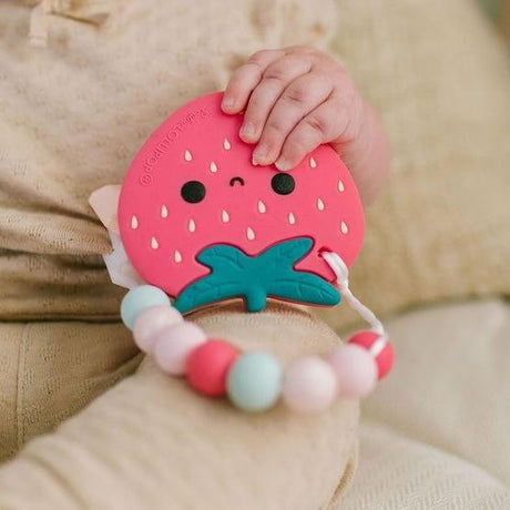 Loulou Lollipop: gryzak silikonowy z zawieszką truskawka Strawberry - Noski Noski