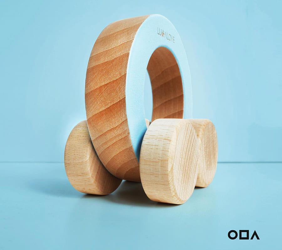 Lullalove: drewniane autko ODA - Noski Noski