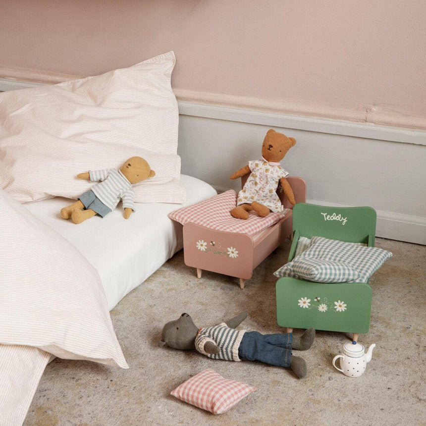 Maileg: drewniane łóżko dla misia Wooden Bed for Teddy Mum - Noski Noski