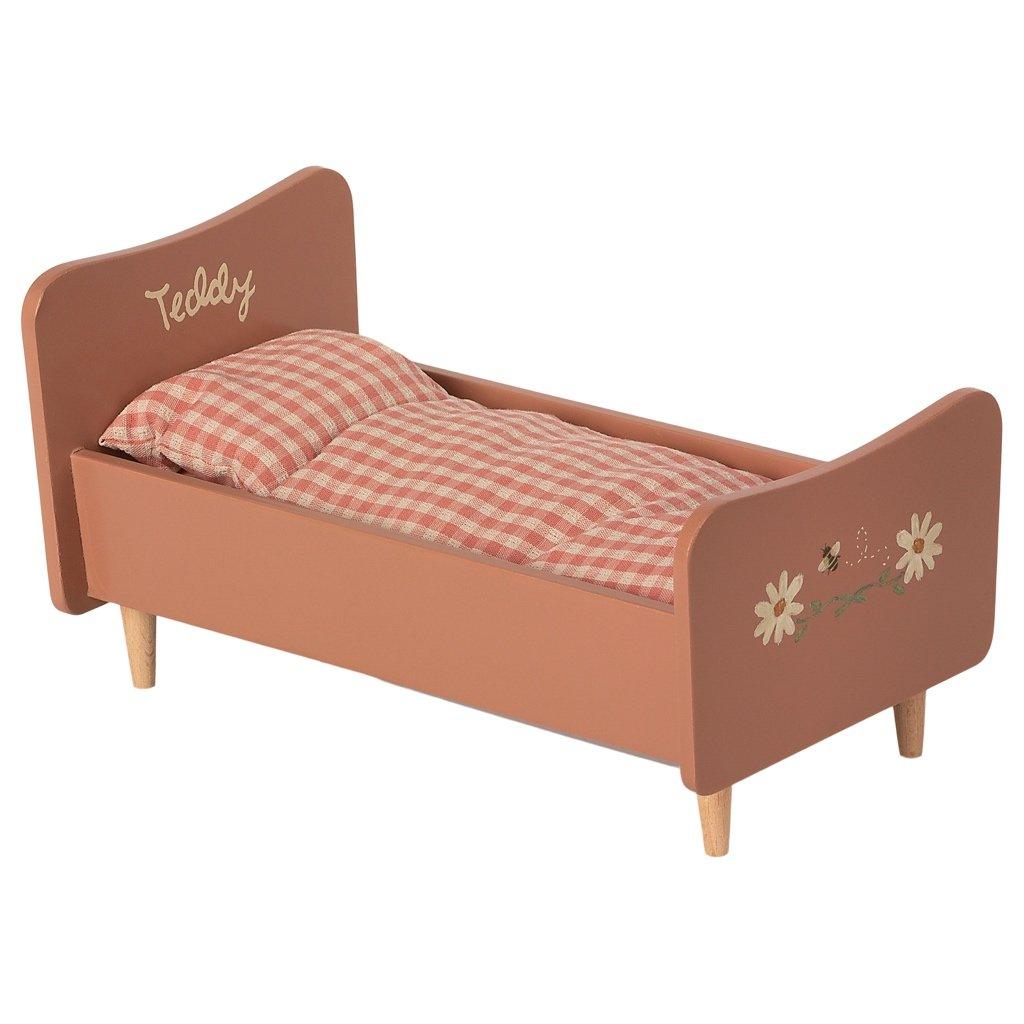 Maileg: drewniane łóżko dla misia Wooden Bed for Teddy Mum - Noski Noski
