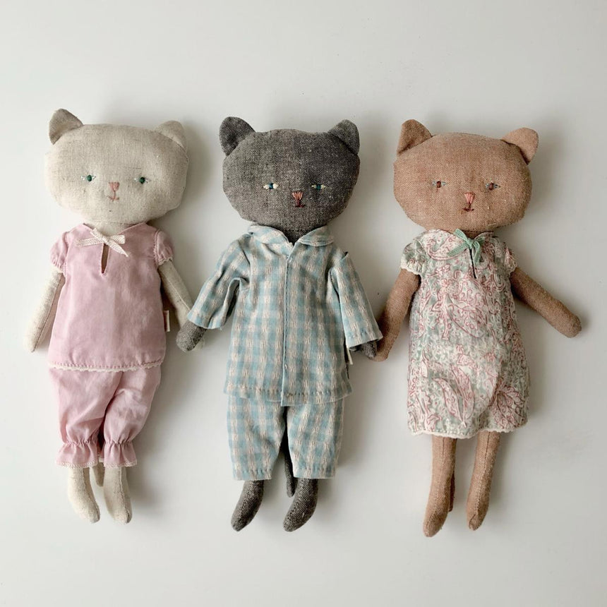 Maileg: maskotka kotek w piżamce Chatons Kitten Ginger - Noski Noski
