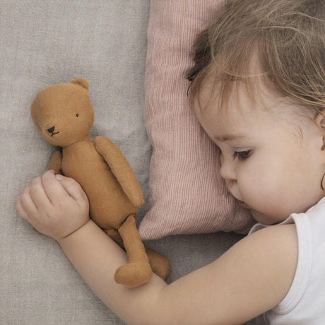 Miś Maileg Teddy Mum 22 cm, uroczy pluszak z lnu, idealny pierwszy przyjaciel maluszka.