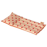 Maileg: materac dmuchany w czerwone kropki Red Dots - Noski Noski