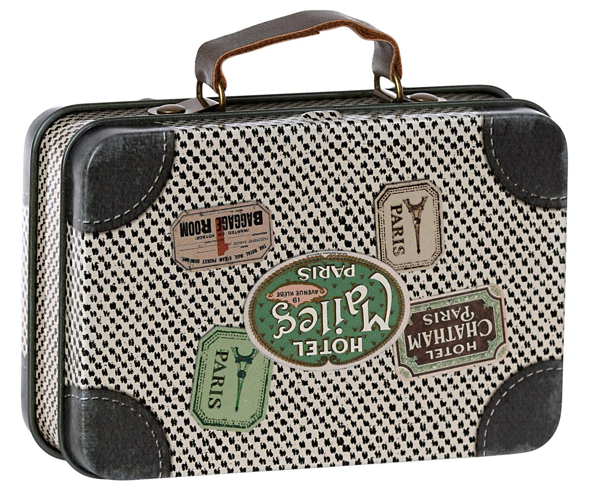 Stylowa walizka dla dziewczynek Maileg, idealna na podręczne drobiazgi, retro design, metal i skóra, Travel Off White.