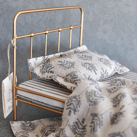 Maileg: metalowe łóżko dla lalek i misiów Vintage Gold Medium - Noski Noski