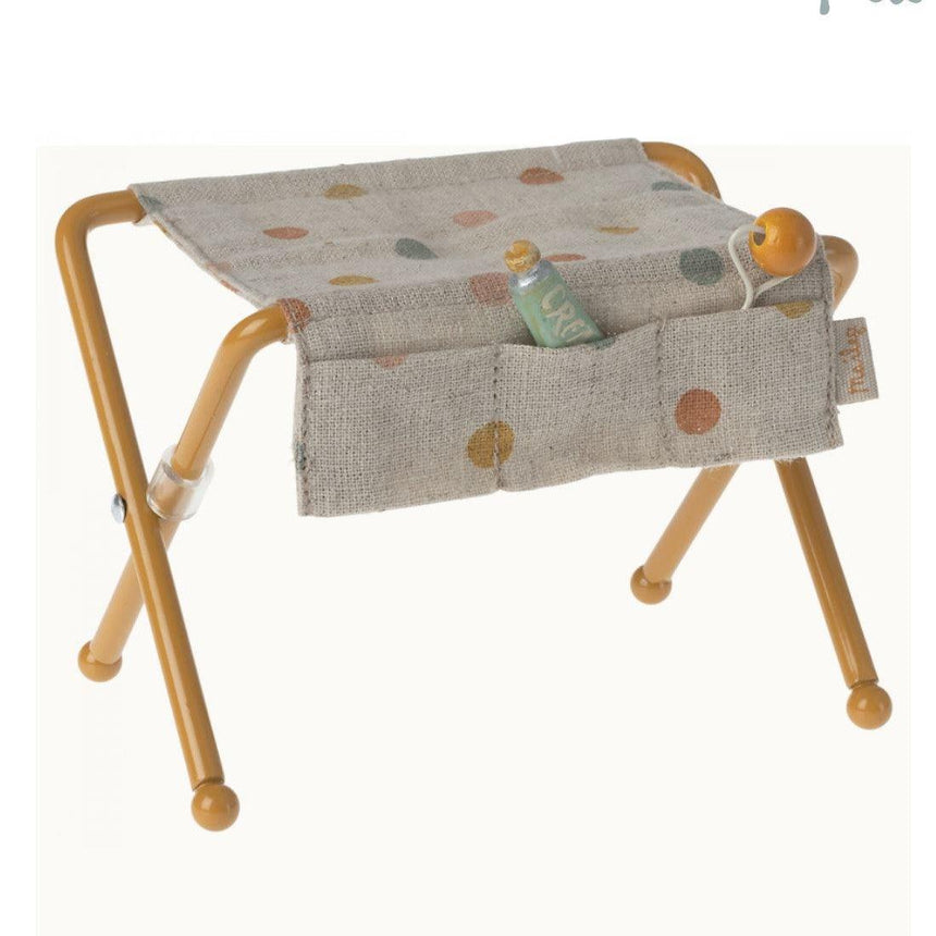 Maileg: metalowy przewijak Nursery Table Baby Mouse - Noski Noski