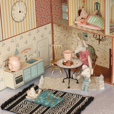 Maileg: musztardowy dywanik Miniature Rug - Noski Noski