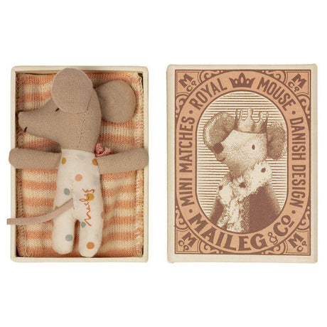 Maileg: myszka dzidziuś w pudełku Mouse in Box Sleepy/ Wakey 8 cm - Noski Noski