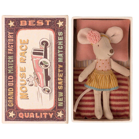 Maileg: myszka dziewczynka w pudełku Little Sister in Box 10 cm - Noski Noski