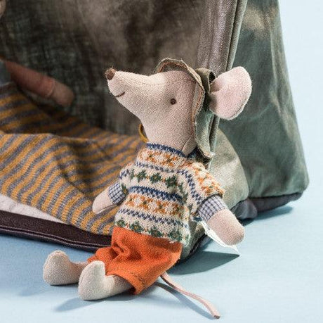 Maileg: myszka podróżnik Hiker Mouse Big Brother 13 cm - Noski Noski