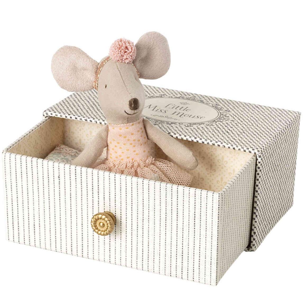 Maileg: myszka tancerka w szufladzie Mouse in Daybed Little Sister 10 cm - Noski Noski