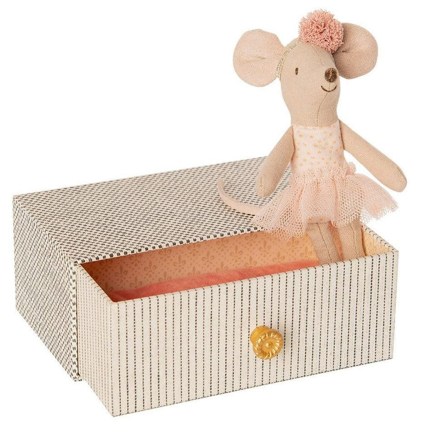 Maileg: myszka tancerka w szufladzie Mouse in Daybed Little Sister 10 cm - Noski Noski