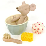 Maileg: myszka w kąpieli Mouse Spa & Wellness Big Sister 13 cm - Noski Noski