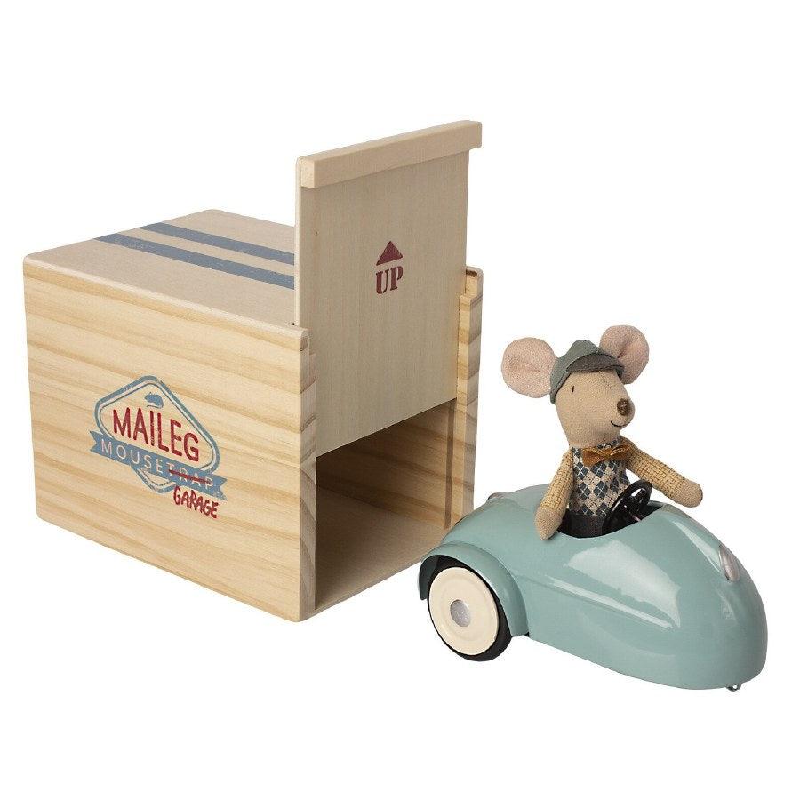 Maileg: myszka z autem i garażem Mouse Car With Garage - Noski Noski