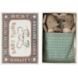 Maileg: myszki bliźniaki w pudełku Baby Mice Twins in Matchbox 8 cm - Noski Noski