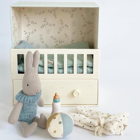 Maileg: pokoik króliczka Baby Room with Micro Bunny - Noski Noski