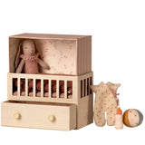 Maileg: pokoik króliczka Baby Room with Micro Bunny - Noski Noski