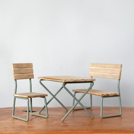 Maileg: stolik z krzesłami do ogrodu Miniature Garden Set - Noski Noski