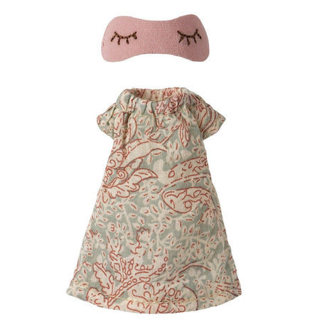 Ubranko dla mamy myszki Maileg piżama z opaską na oczy zapewnia wygodny i uroczy sen każdej myszce.